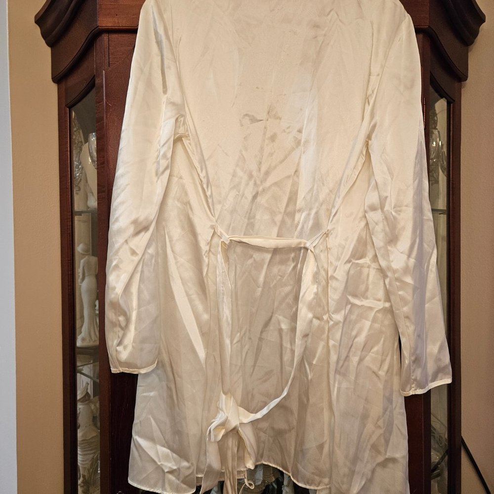 Vintage Floral Nikrooz White Satin with Lace Kimono - Picture 4 of 8